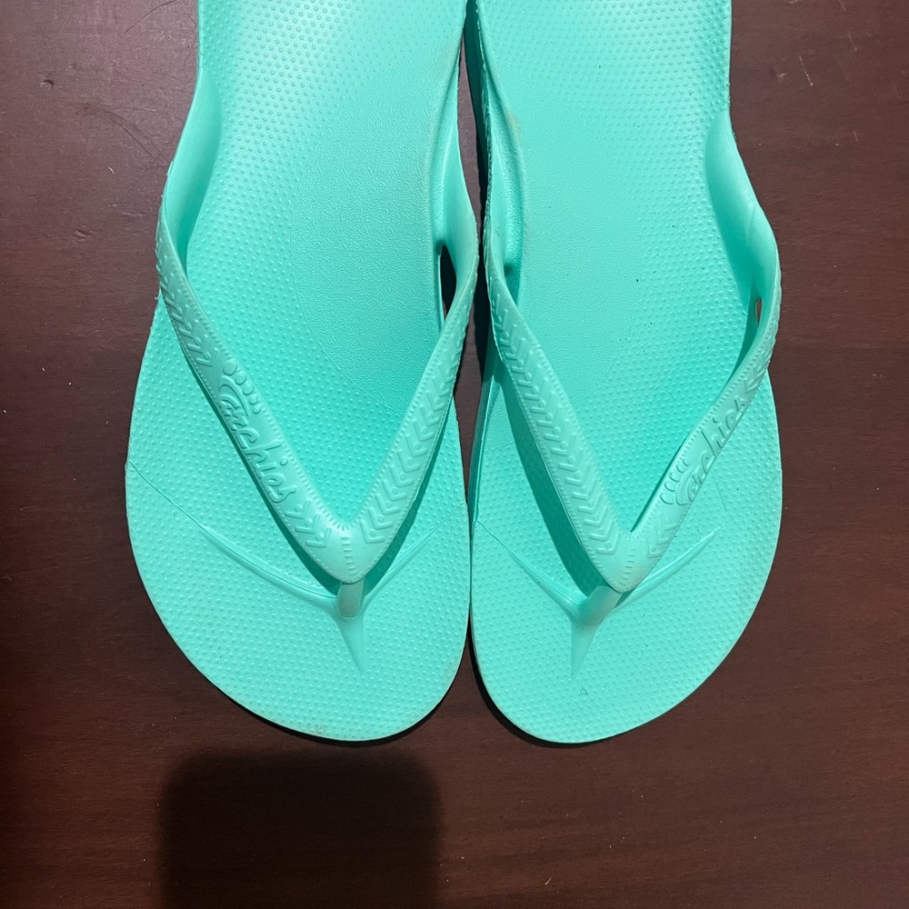 Archie’s Women's Aqua Flip Flops Size 8